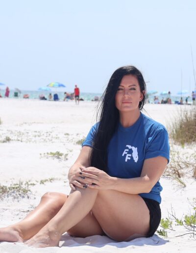 Free Florida T-Shirt-Front Beach Woman Sitting